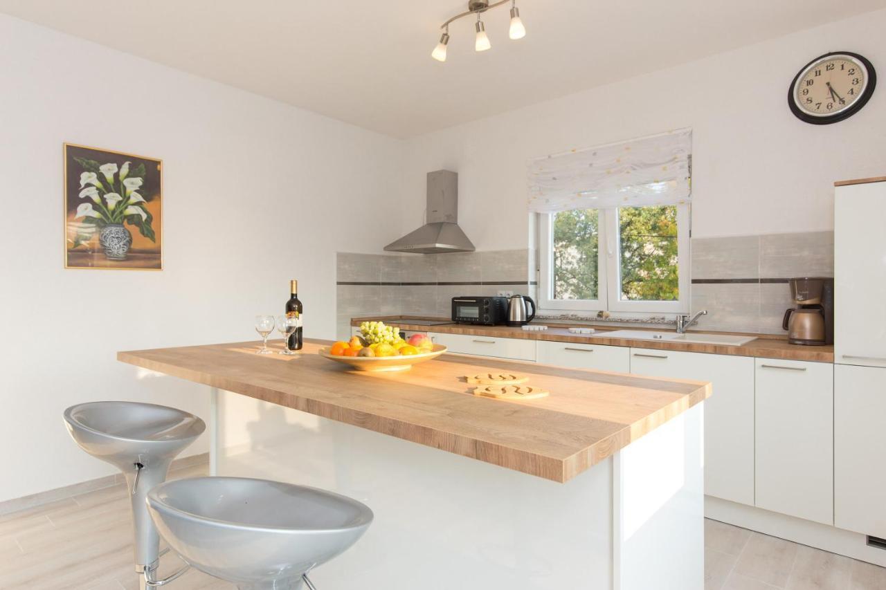Apartment Dajana Pinezići 外观 照片